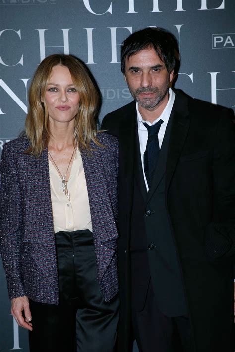 robe mariage vanessa paradis samuel benchetrit|Vanessa Paradis mariage : retour sur sa divine et idyllique robe。